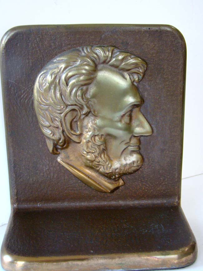 A fine pair of solid bronze Presidential Bookends circa 1930 with the profiles of Abraham Lincoln and George Washington. — image 3